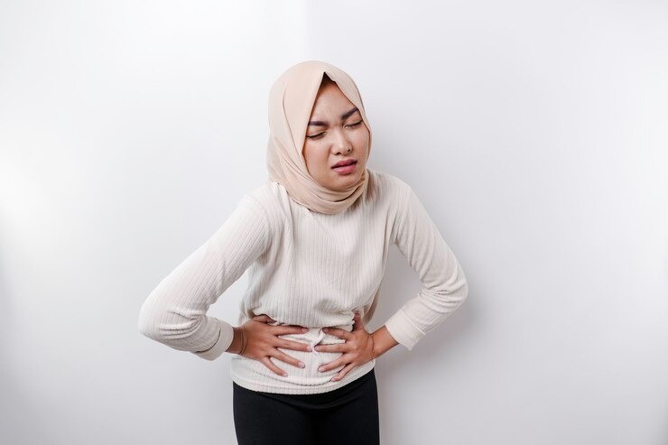 bahaya ikan asin, risiko makan ikan asin, ikan asin hipertensi, ikan asin kanker lambung, gangguan pencernaan akibat ikan asin, tips aman makan ikan asin, natrium tinggi dalam ikan asin, efek samping makan asin, makanan tinggi garam, pola makan sehat ibu 